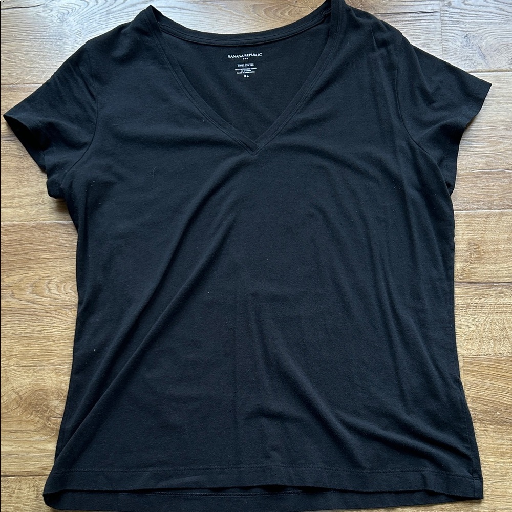 Banana Republic Black V-Neck Short Sleeve Timeless Tee
